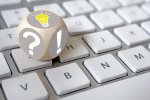 © MH - stock.adobe.com Würfel auf Tastatur mit Rufzeichen