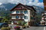 © vili45 - stock.adobe.com Alpines Hotel